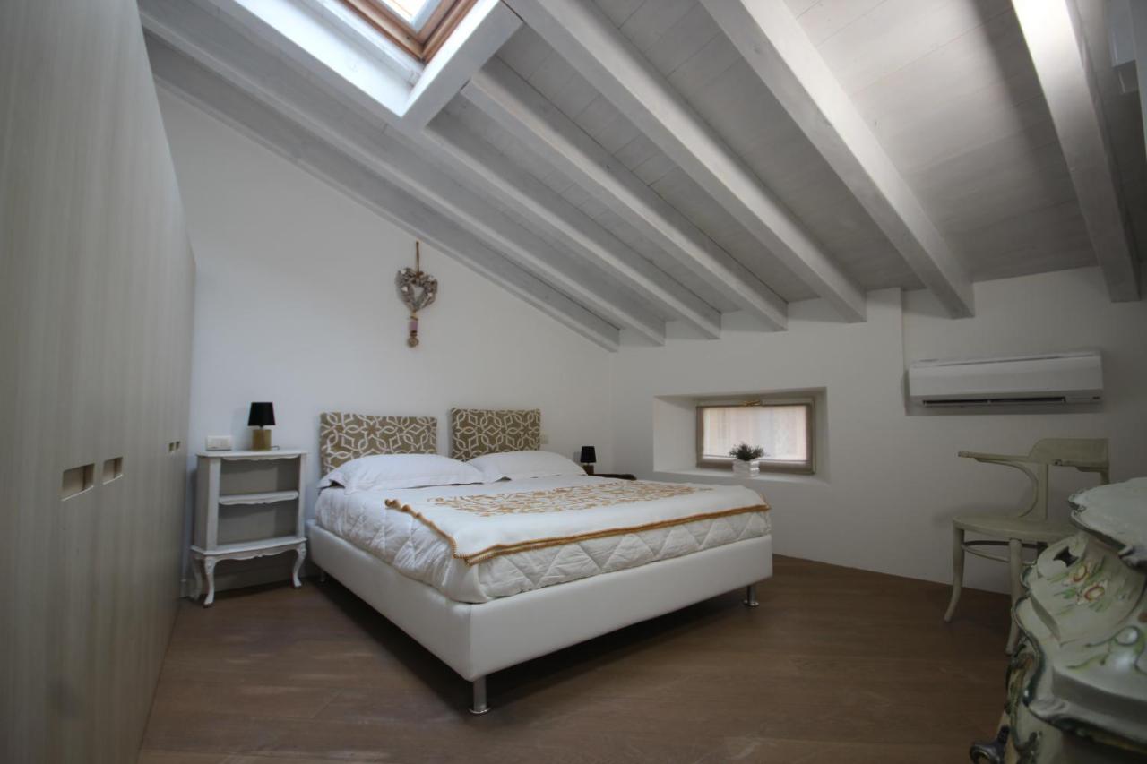 Mansarda Di Alice Daire Desenzano del Garda Dış mekan fotoğraf
